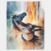 Wildes Pferd auf Grassy Düne bei Sonnenuntergang Fleecedecke (Vorderseite)