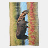 Wildes Pferd, das auf dem Feld isst Handtuch (Vertikal)