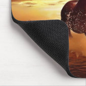 Wildes Pferd durch Surfen galoppieren Mousepad (Ecke)