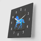 Wildes Pferd in Blau und Lila Wasserfarbe auf Schw Quadratische Wanduhr (Winkel)