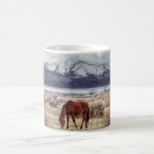 Wildes Pferd: Nevada Winterlandschaft. Kaffeetasse (Mittel)