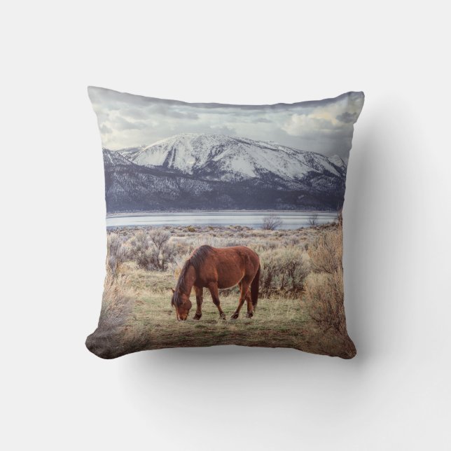 Wildes Pferd: Nevada Winterlandschaft. Kissen (Vorderseite)