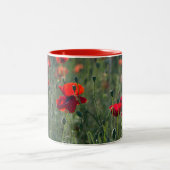 Wildes Poppies-Feld  Zweifarbige Tasse (Mittel)