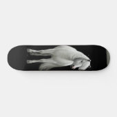 Wildes weißes Mustang-Skateboard Skateboard (Horizontal)