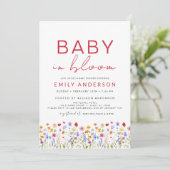 Wildflower Baby in Bloom Baby Shower Floral Einladung (Stehend Vorderseite)