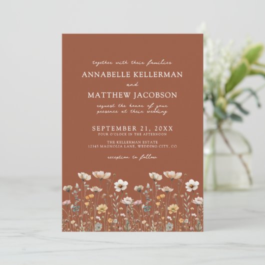Wildflower Burnt Orange Floral Wedding Einladung (Stehend Vorderseite)