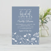 Wildflower Periwinkle Bridal Shower Einladung (Stehend Vorderseite)