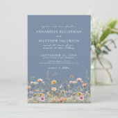 Wildflower Periwinkle Floral Wedding Einladung (Stehend Vorderseite)