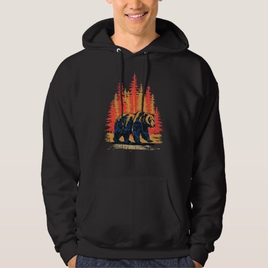 Wildlife Beauty Bear unter den Bäumen Hoodie (Vorderseite)