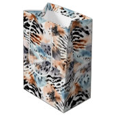Wildlife Safari Tiere Furs Prints Patterns Mittlere Geschenktüte (Rückseite Schrägansicht)