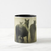 Wildpferde laufen tasse (Zentrum)