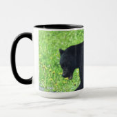 Wildschwarzer Bär Wandern im Gras 3 Tasse (Links)