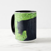 Wildschwarzer Bär Wandern im Gras 3 Tasse (Vorderseite Links)