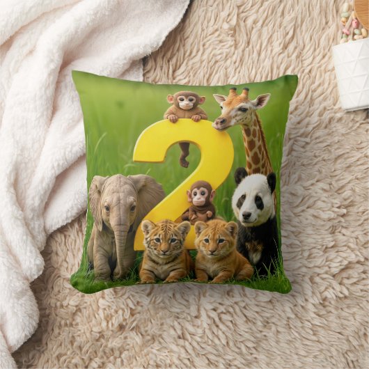 Wildtier-Babys mit einer Zwei Kissen (Decke)