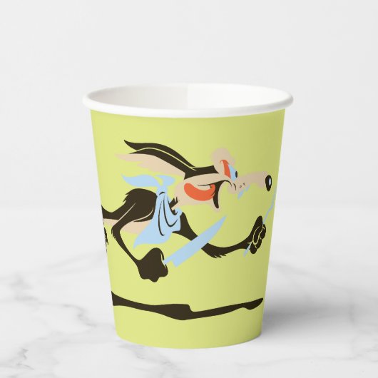 WILE E. COYOTE™ Chasing dinner Pappbecher (Links)