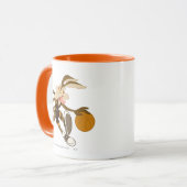 WILE E. COYOTE™ Football Tasse (Vorderseite Links)