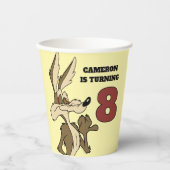WILE E. COYOTE™ Looking Proud Pappbecher (Vorderseite)