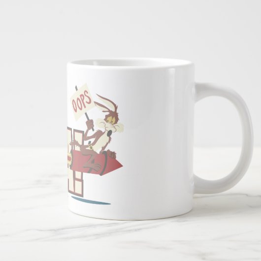 WILE E. COYOTE™ Rocketing Past ROAD RUNNER™ Jumbo-Tasse (Rechts)