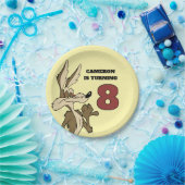 WILE E. COYOTE™ Sieht stolz aus Pappteller (Party)