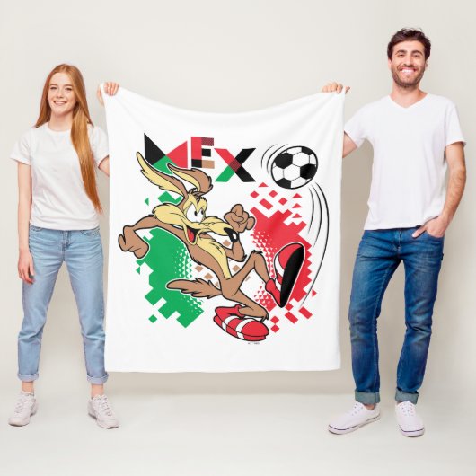 WILE E. COYOTE™ Team Mexico Soccer Graphic Fleecedecke (Beispiel)