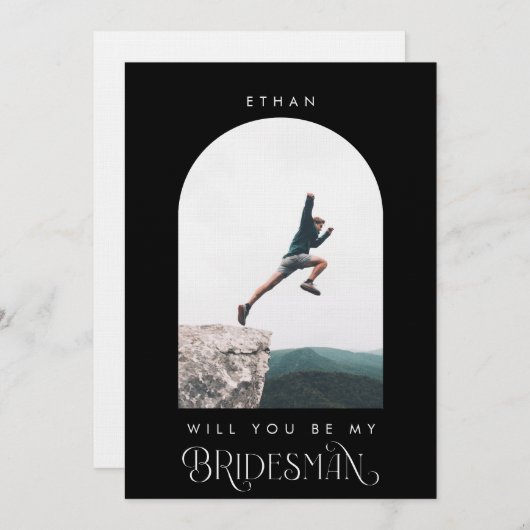 Will you be my Bridesman Minimal Photo Black Arch Einladung (Vorne/Hinten)