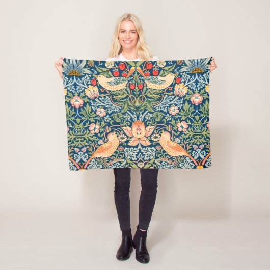 Willam Morris Erdbeerdieb, Vintage Vögel Fleecedecke (Beispiel)