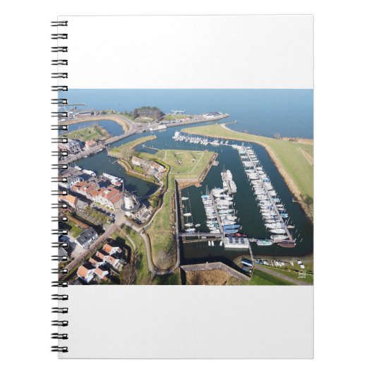 Willemstad in Nederland met moderne haven. Notizblock (Vorderseite)