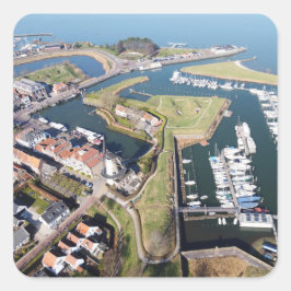 Willemstad in Nederland met moderne haven. Quadratischer Aufkleber
