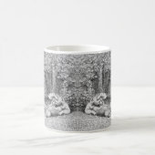 William H. Beard - Bear Stung by Bies Kaffeetasse (Mittel)