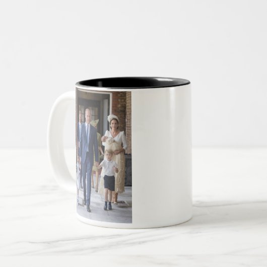 William, Kate und Kinder Zweifarbige Tasse (Vorderseite Links)