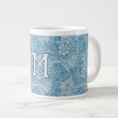 William Morris Blaue Ringelblume Monogramm Jumbo-Tasse (Vorderseite Rechts)