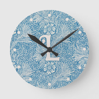 William Morris Blue Ringelblume Monogramm 1 Runde Wanduhr