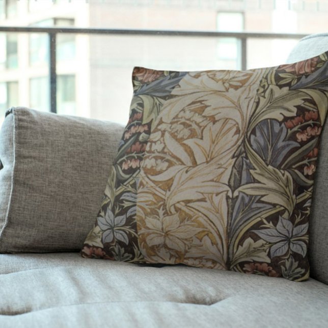 William Morris Bluebell Tapestry Design Kissen (Example of William Morris Bluebell pillow in a room)