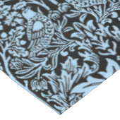 William Morris Brother Rabbit Hellblau Schwarz Tischdecke (Schrägansicht)