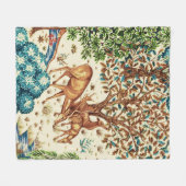 William Morris Deer by a Brook Tapestry Beige Fleecedecke (Vorderseite (Horizontal))