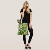 William Morris Exotische Früchte, Zitronengelb Tasche (Am Model)