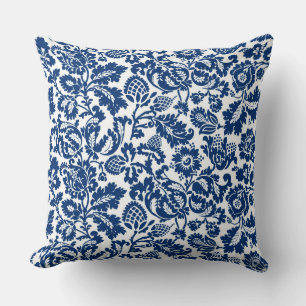 William Morris Floral Damask, Cobalt Blue auf Weiß Kissen