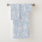 William Morris Floral Pattern in Blue Badhandtuch Set (Insitu)