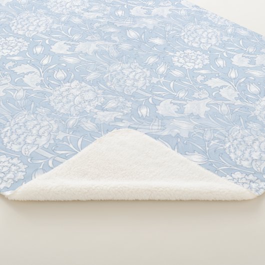 William Morris Floral Pattern in Blue Sherpadecke (3/4)