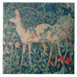 William Morris Forest Deer Floral Fliese<br><div class="desc">Verzierte Handwerkerzeit,  blumengeschmückte Vintage,  feine Kunstmuster Tapisserie von William Morris.Hirschpaare in einem Laubwald mit Wildblumen bedeckt. Wilde Tulpen und Lychnis. Grüntöne reichen von Mitte bis Fichte.</div>