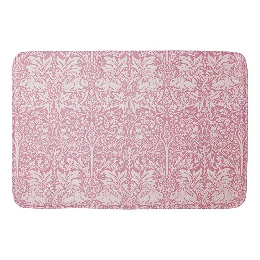 William Morris Forest Rabbit Bird Foliage Pink Badematte (Vorderseite)