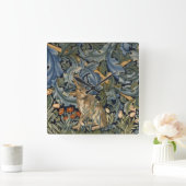 William Morris Forest Rabbit Floral Art Nouveau Quadratische Wanduhr (Zuhause)
