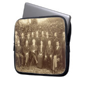 William Morris, fotografiert mit dem Personal bei Laptopschutzhülle (Vorderseite Links)