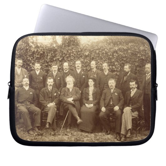 William Morris, fotografiert mit dem Personal bei Laptopschutzhülle (Vorderseite)