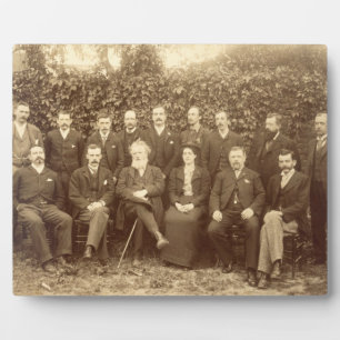 William Morris, fotografiert mit dem Personal in K Fotoplatte