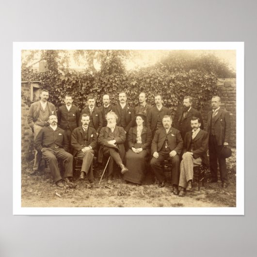 William Morris, fotografiert mit dem Stab von Kel Poster (Vorne)