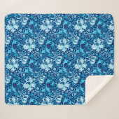 William Morris Iris und Lily, Indigo Blue & White Sherpadecke (Vorderseite (Horizontal))