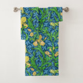 William Morris Irises, Yellow und Cobalt Blue Badhandtuch Set (Insitu)