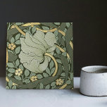 William Morris Pimpernel Vintages Muster Keramik T Fliese<br><div class="desc">William Morris Pimpernel Floral Vintag Art Wallpaper Design William Morris war ein englischer Textil-Designer, Künstler, Schriftsteller und Sozialist, der mit der Pre-Raphaelite Brotherhood und British Arts and Crafts Movement assoziiert war. Er gründete eine Designfirma in Partnerschaft mit dem Künstler Edward Burne-Jones und dem Dichter und Künstler Dante Gabriel Rossetti. Dieses...</div>