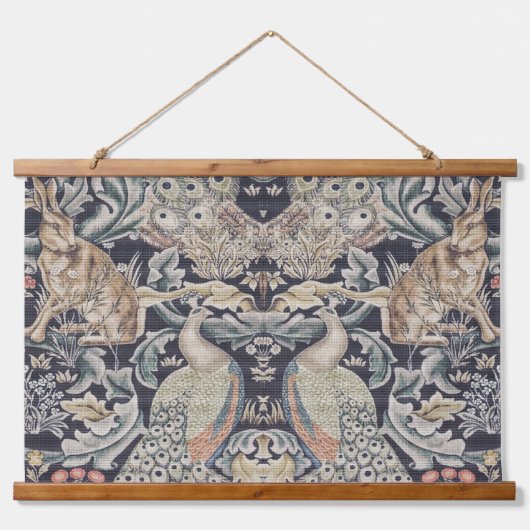 William Morris Rabbit, Peacock und Fox Wandteppich Mit Holzrahmen (Vorne)